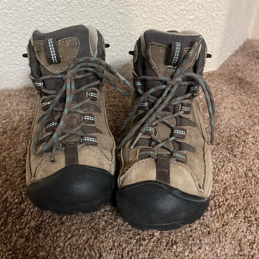 Keen hiking boots woman